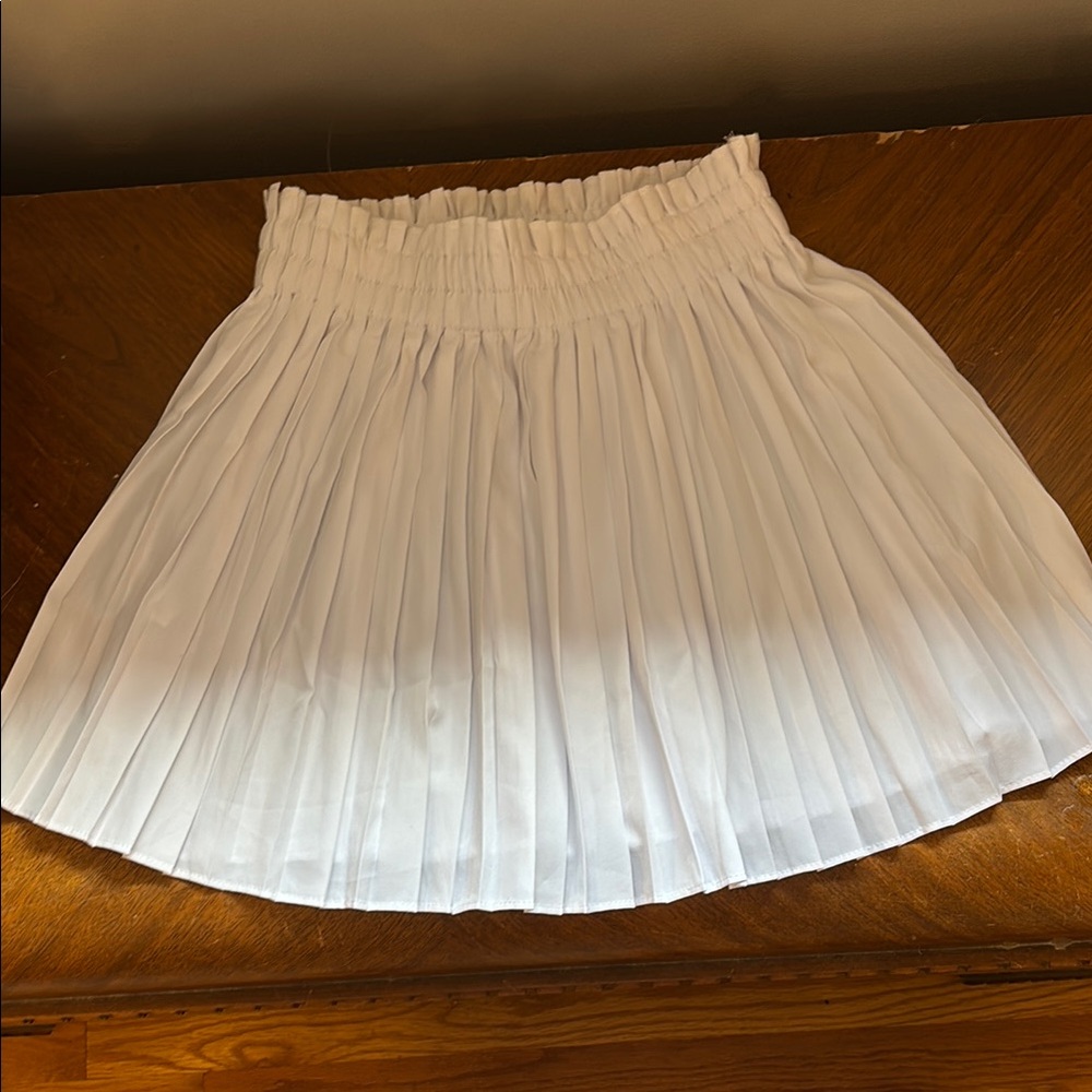 Elegant White Pleated Skirt